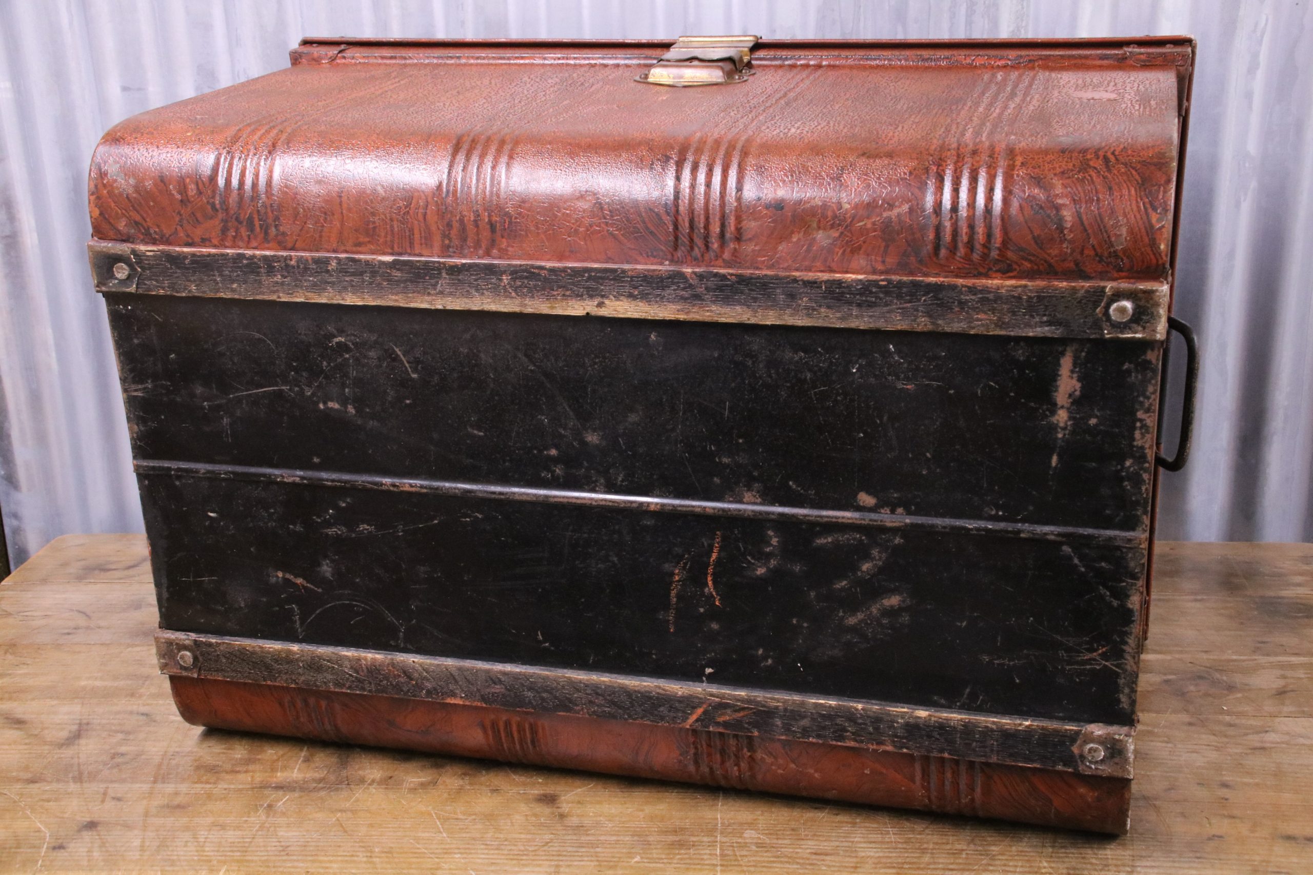 Large Tin Trunk - Image 6